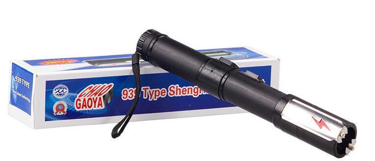 女性如何使用電擊棒防身？